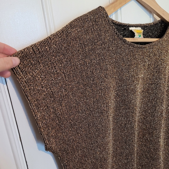 Glam Vintage Gold Knit Top! - Picture 2 of 14